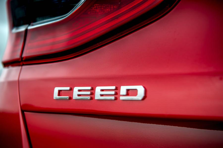 Логотип Kia Ceed 2018 года  (UK) (фото 28 из 30)